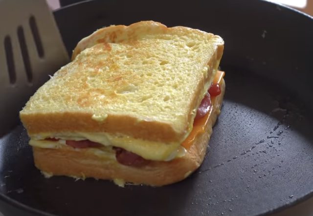 One Pan Egg Toast Sandwich. Make This Now. It’s Easy!