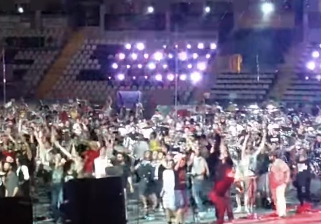 Rockin’ 1000 Is Pure Rock Joy. Must Watch.