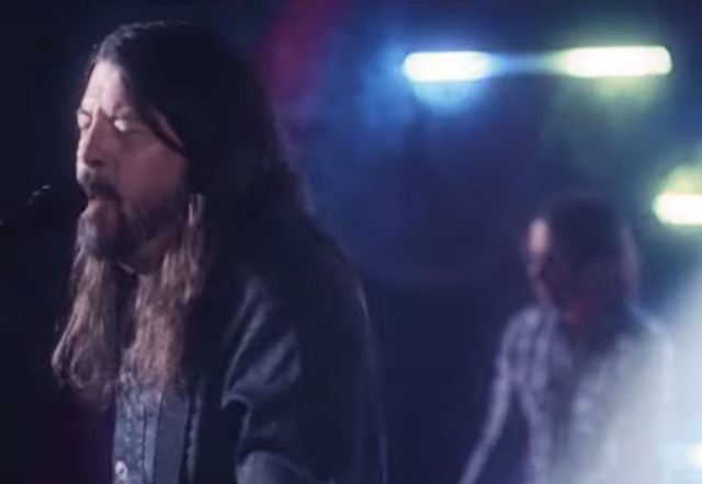‘You Should Be Dancing’ – Dave Grohl Embraces the Brilliance of the Bee Gees