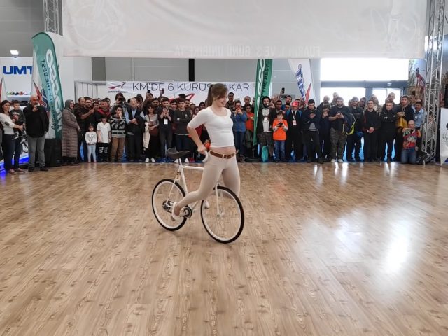 Stunning Video of Girl Biker Performing Amazing Tricks