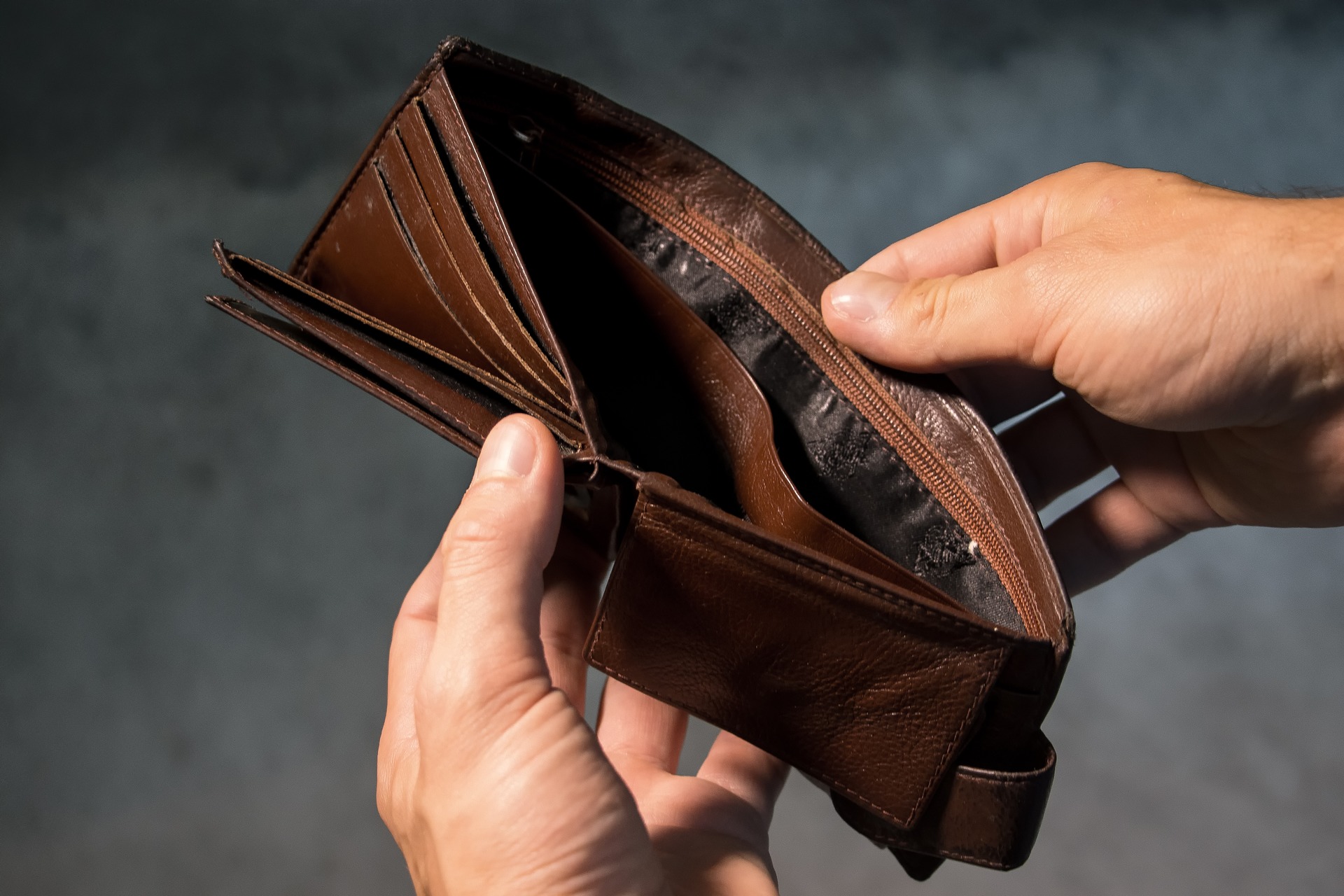 Americans already living paycheck to paycheck completely unimpressed with Bank collapse.