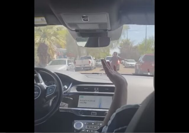 Self-Driving car ignores the police on this dose of internet. (video)