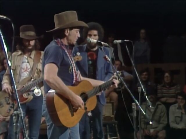 Willie Nelson on Sunday Jams. (video)