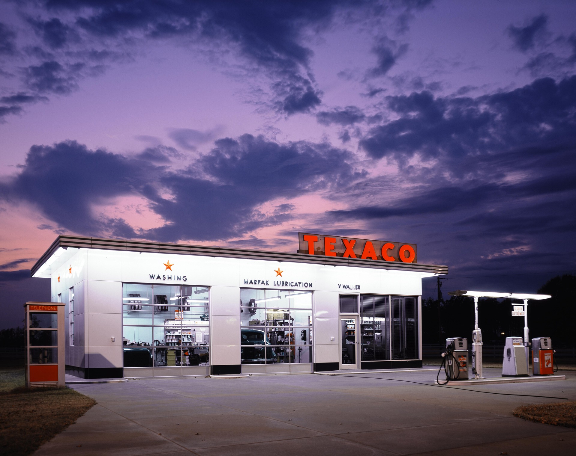 Free gas for crazy dance? It happened. (video)