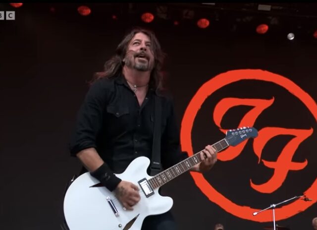 Foo Fighters at Glastonbury on Sunday Jams. Behold the power of a reenergized Foo. (video)
