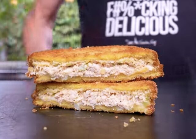 Someone needs to make this Chicken ‘Toastie’ sandwich. Damn that looks good! (video)