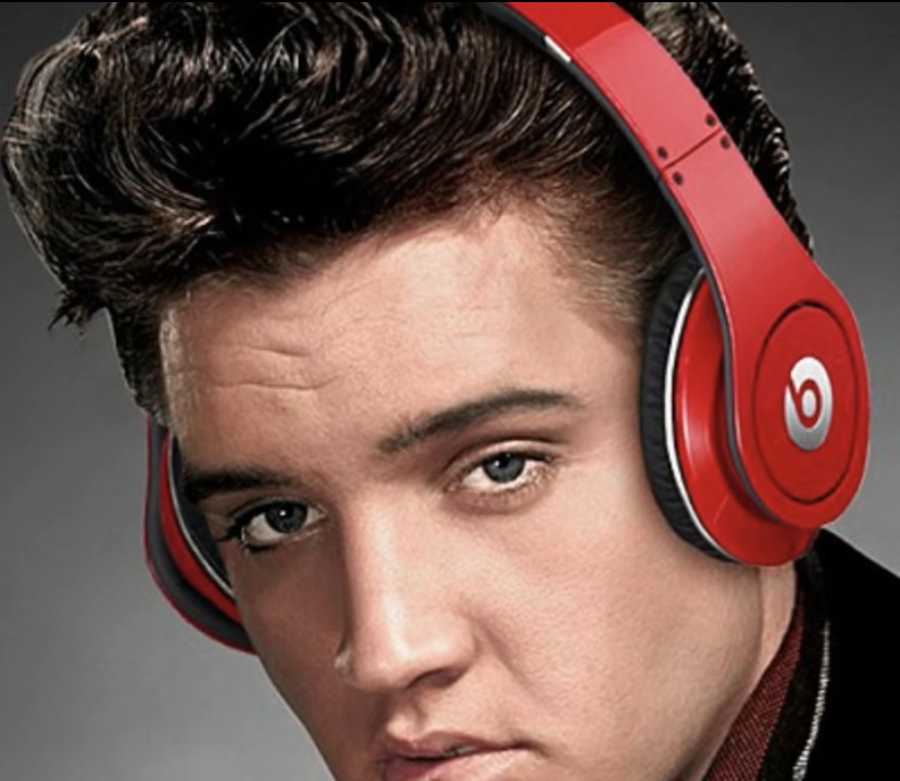 Elvis singing Apple Bottom Jeans is just too good. (video)