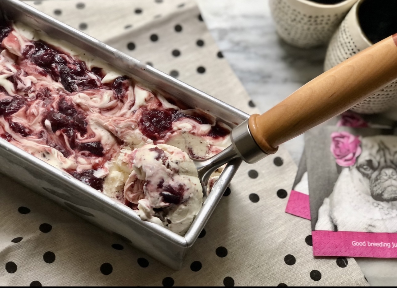 No churn ice cream, so easy and creamy a delicious warm weather treat
