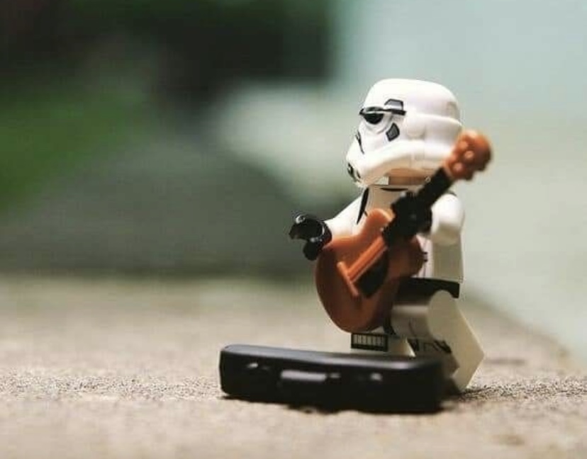 The Loftus Party Podcast #512:     FBI pipe shenanigans, Pelosi, Ostriches and more Sex Tips! It’s all insane.