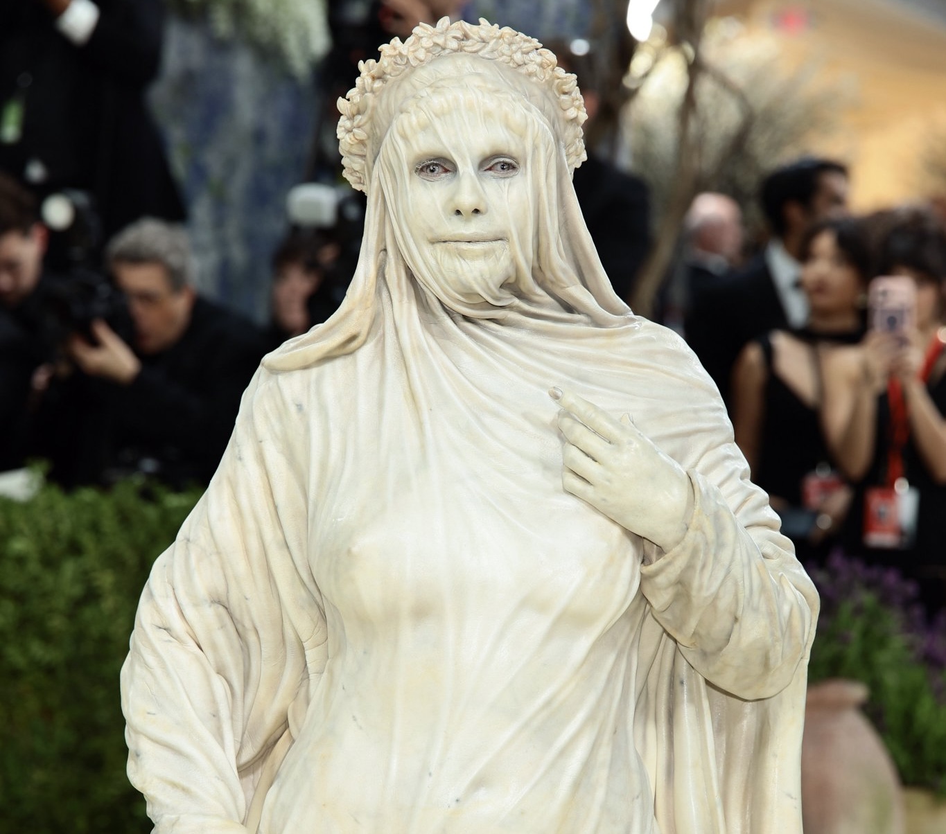 Rita Panahi and Michael Loftus rank Met Gala looks 2026