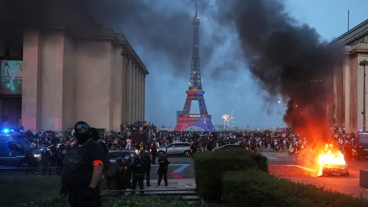 Paris on fire. What could possibly cause this?