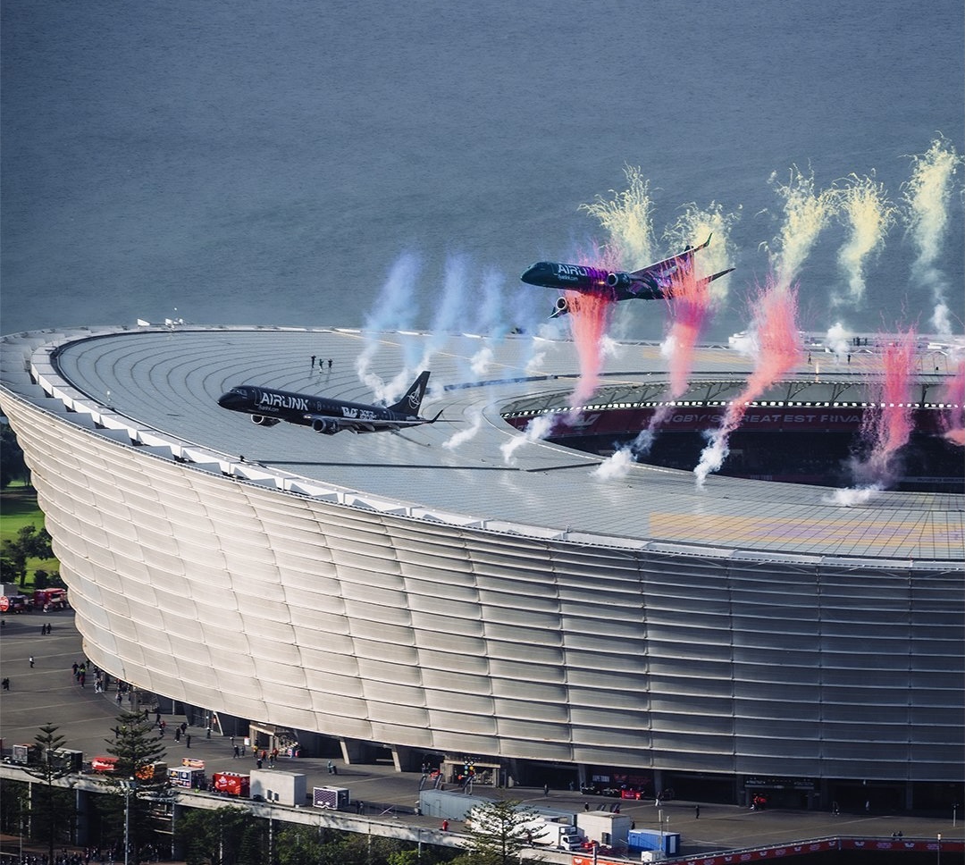 Insanely close flyover and other Random Awesome Finds in today’s RAF.